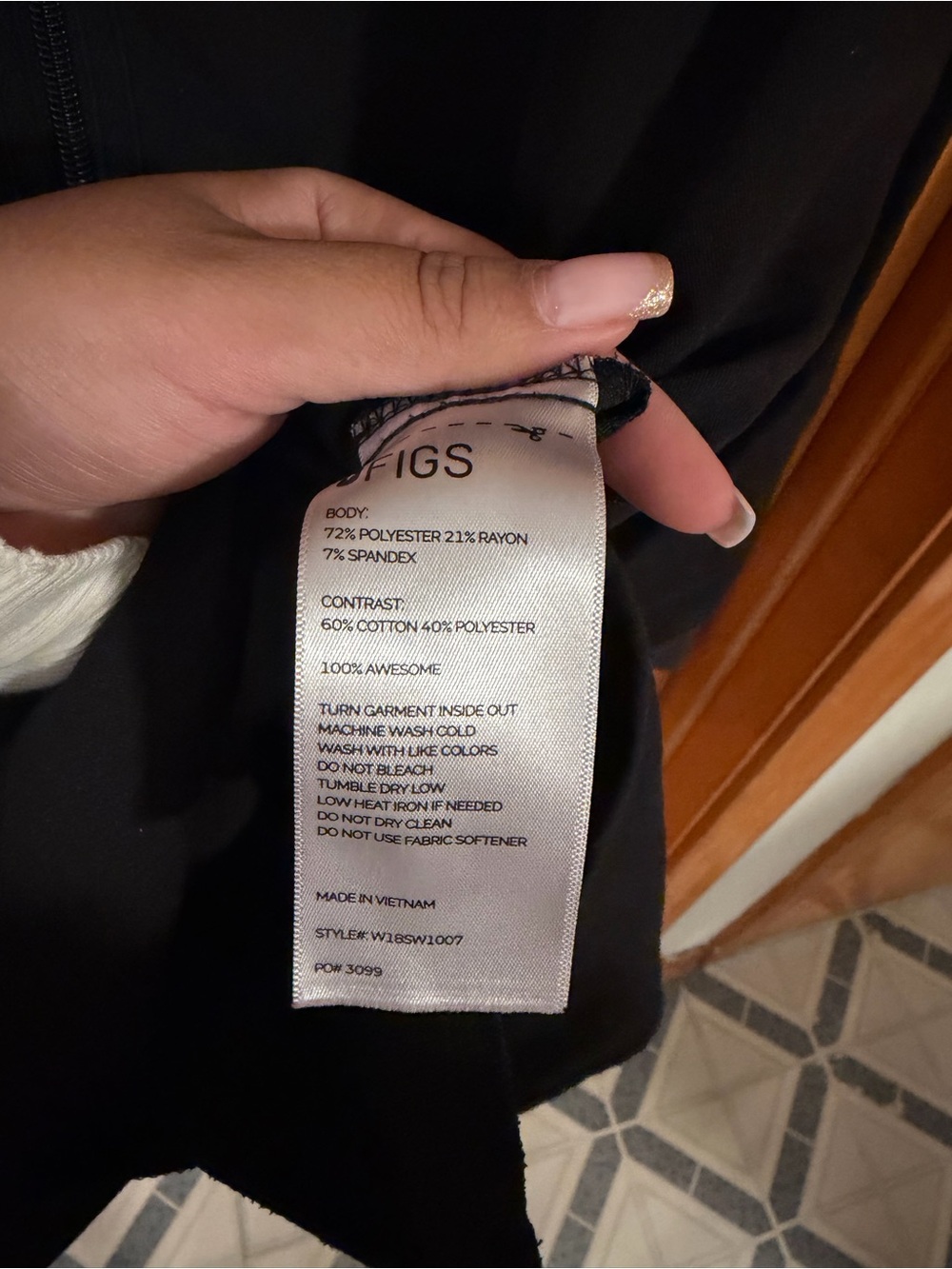 Figs Women’s Bellery Scrub Jacket in Black - Picture 7 of 8